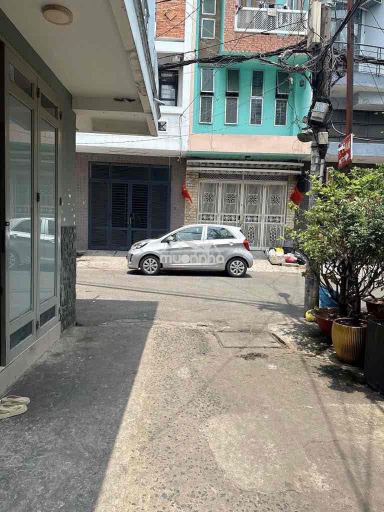 🔥🔥Gấp bán hạ 600tr còn 4,2tỷ tl 🏡 sau lưng căn mặt tiền - ô tô đỗ cổ