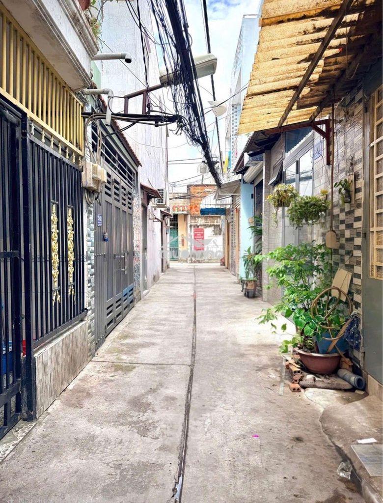Nhỉnh 2tỏi có nhà 3tầng shr chính chủ hoàn công đầy đủ công chứng ngay