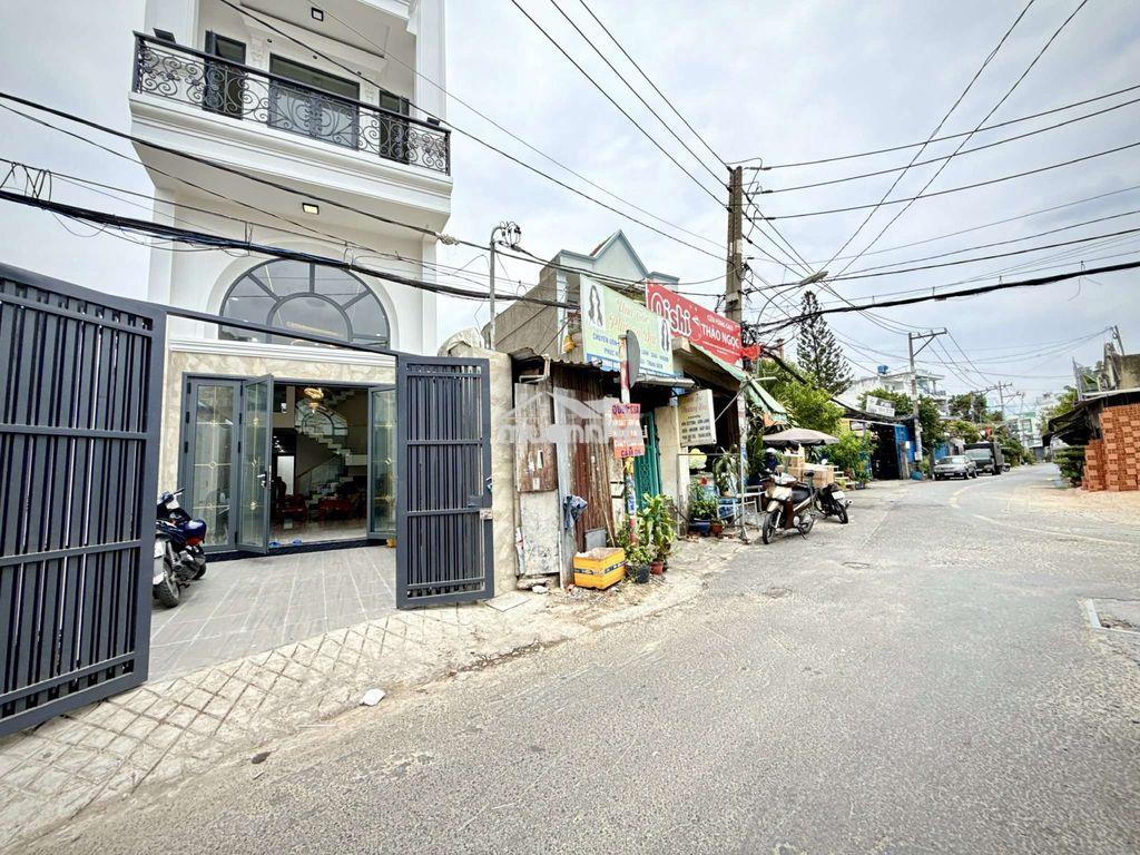 Nhà phố 4m x 26m. 5 tầng có thang máy mt đường đông hưng thuận 42 - 3