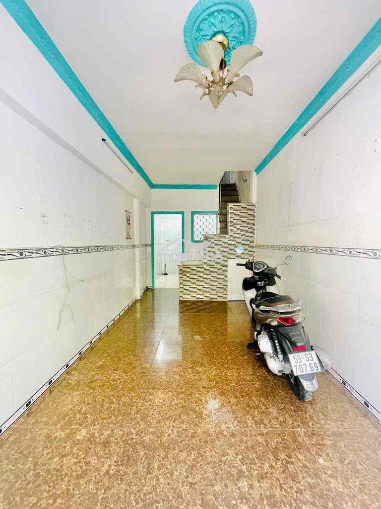 Cho thuê nhà hẻm xe hơi 4*10m 2lầu 2pn.3wc nguyễn văn công 10tr