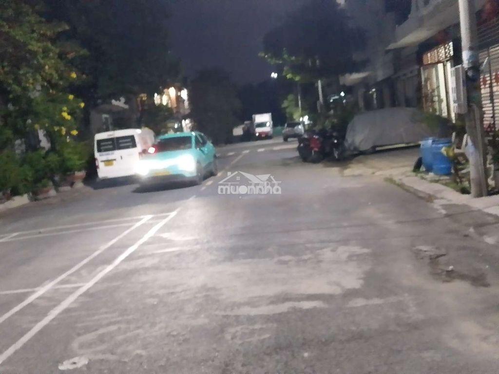 Nhàn lột trệt bình chuẩn thân xe hơi gồm ba phòng ngủ - 4