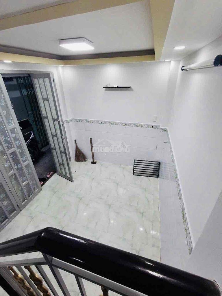 Nhỉnh 3 tỷ - trần nhân tôn quận 5 - 18m2 2 tầng - ở ngay