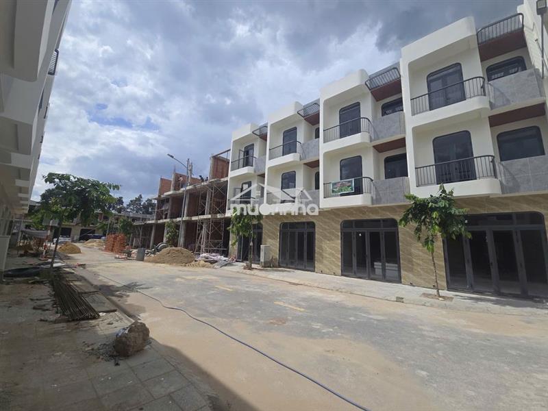 Bán gấp nhà 1 trệt 2 lầu 2 tỷ 350