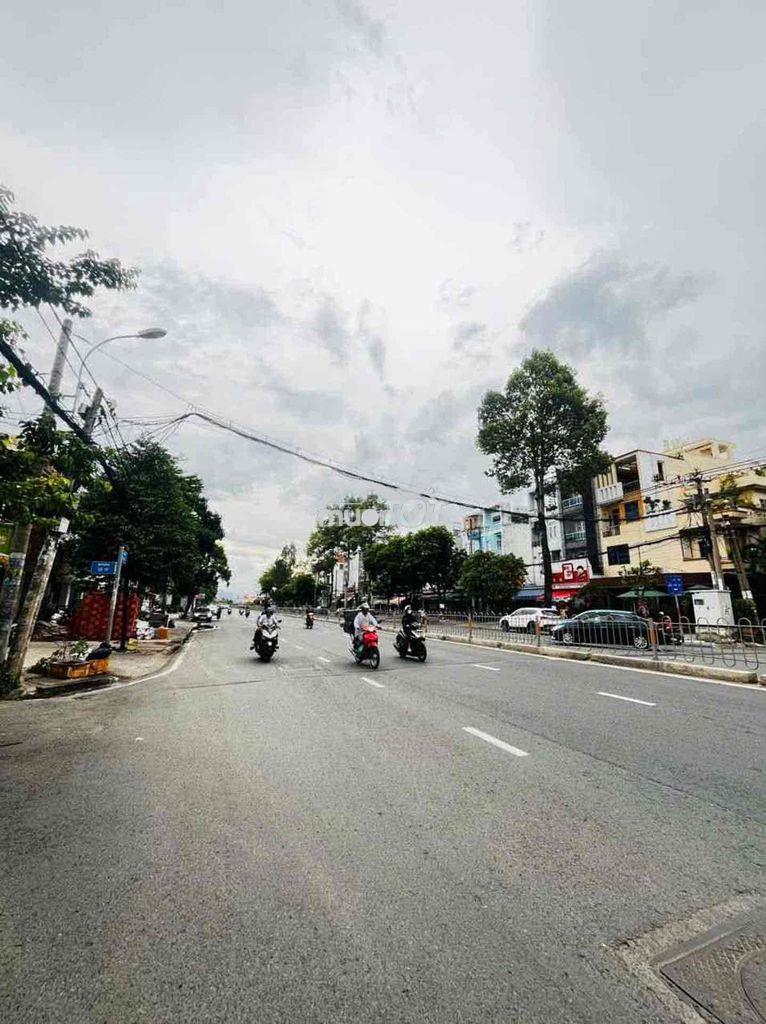 Mặt tiền đường tên lửa quận bình tân ( đường 40 mét)