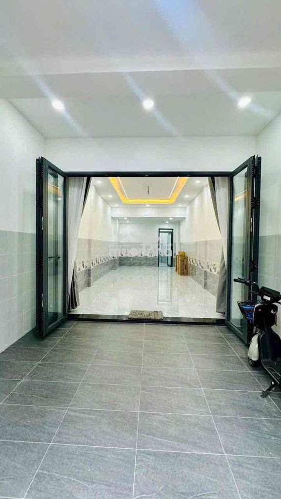 Nhà rộng sân xe hơi 4x27 4pn 3wc sẵn máy lạnh