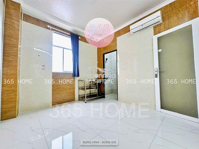 Phòng c.sổ + máy lạnh sạch đẹp,  gần đại học mở