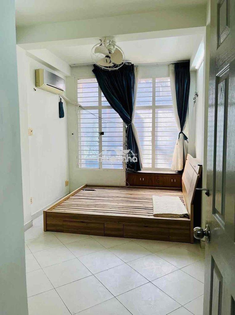 Nhàmới xinh, 1 trệt, 1lầu + 1lửng, sân phơi rộng,2p. ngủ 2m. lạnh - 2