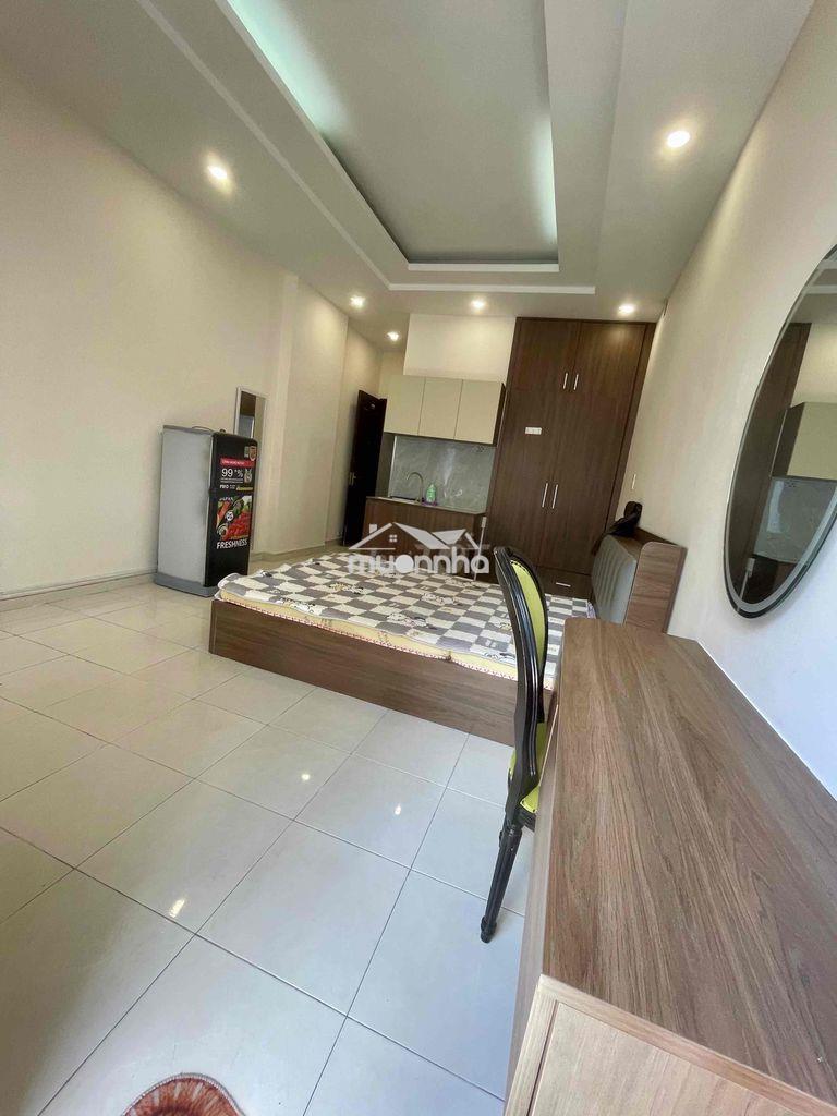 Studio ban công full nội thất, nhà vệ sinh siêu to gần ngã 4 bảy hiền