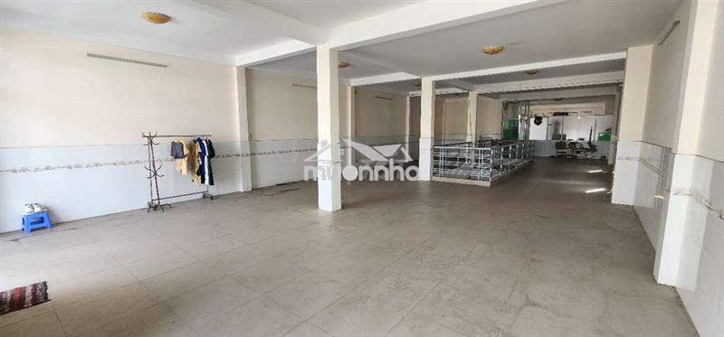 Cho thuê mặt bằng tầng 1, dt 8m x 30m. bãi xe rộng rãi