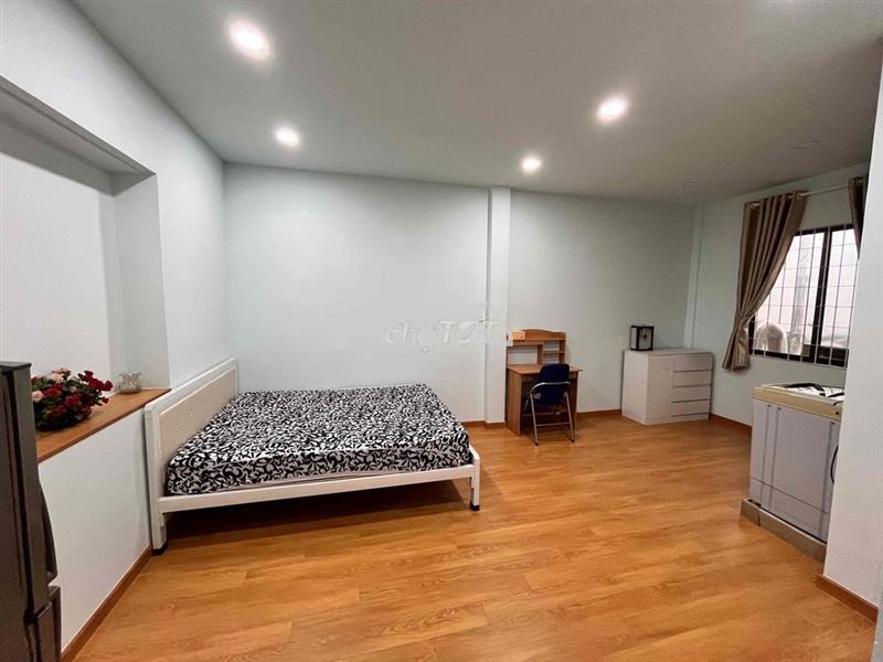 Cho thuê phòng 30m2 thoáng mát - ngay mặt tiền huỳnh văn bánh - đầy đủ