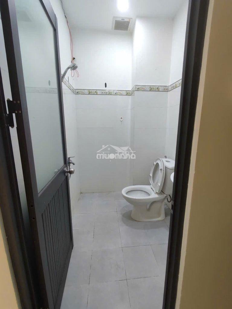 Còn 1 phòng quận 3, 38m2 toilet riêng; ban công; nội thất cơ bản - 2