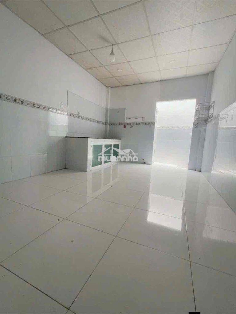 Cho thuê nhà nguyên căn hẻm 1454 htp 2 phòng có sân - 4