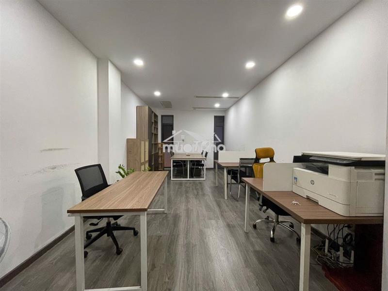 Cho thuê văn phòng 35m² có máy lạnh ban công giá 8tr - vạn phúc city