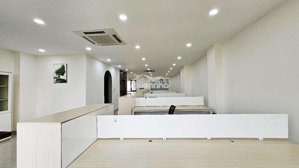 Cho thuê nguyên tầng văn phòng đẹp, setup full nội thất cho 20 nhân sự - 2