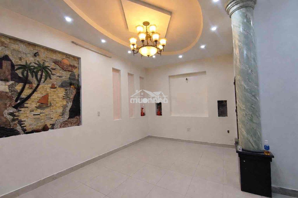Cho thuê tầng trệt trong căn biệt thự - 2