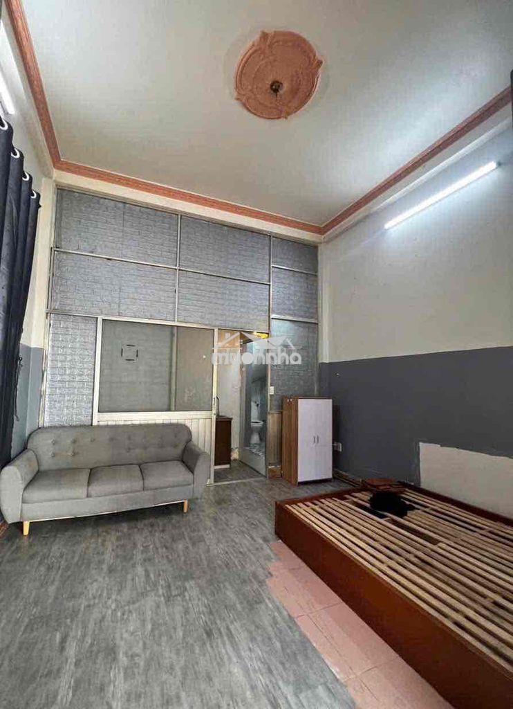 Nhà 30m2 có gác lửng sân để xe riêng gần phạm văn đồng 4,5tr