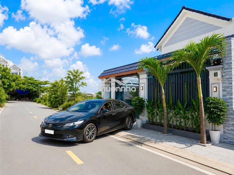 Biệt thự mái thái góc 2mt đường cạnh sân banh thới tứ chỉ 5.48 tỷ