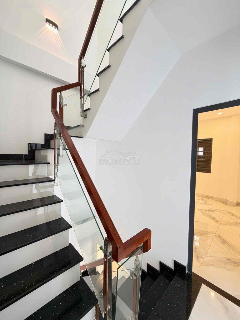 Nhà mới 4 tầng mạc vân p.13 q8 - 2
