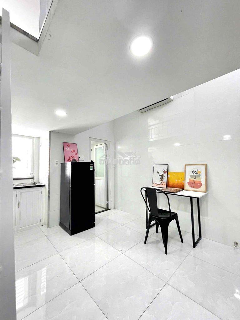 Khai trương căn hộ có gác cửa sổ lớn ngay chợ bà chiểu - 3