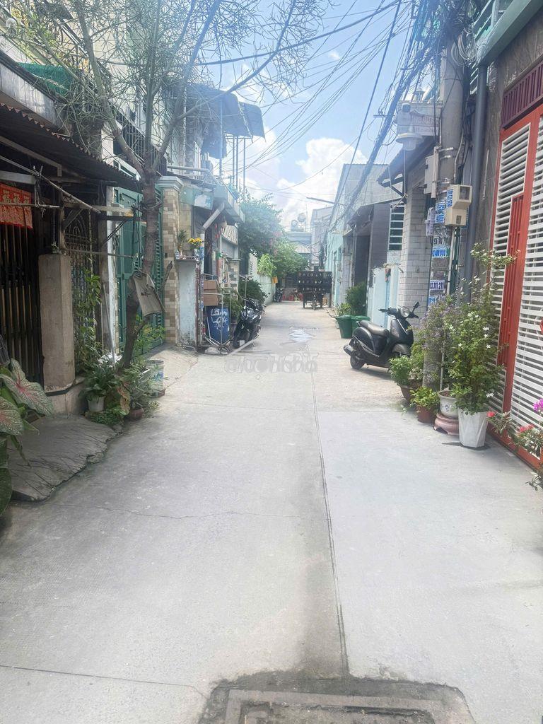Cho thuê nhà 4x19 ( 3 tầng) gần sát chợ đầu mối hóc môn