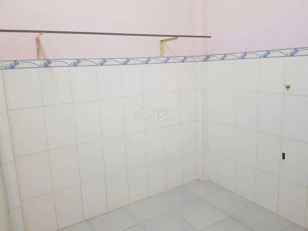 Nhà tx33 quận 12. điện tích
3x7m trệt lầu 2pn.1wc 
giá 3,5tr tháng - 4