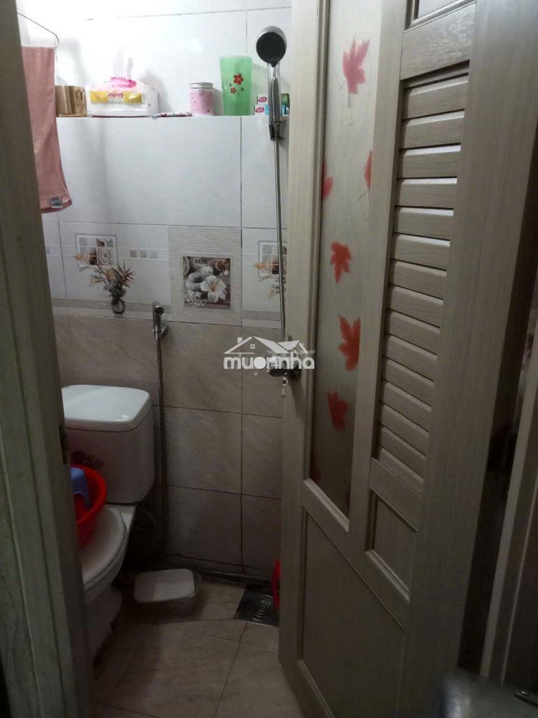 Cho thuê nhà hẻm 2.6m nguyễn trãi, p.n.c.trinh, q.1, 2.7tr. - 3