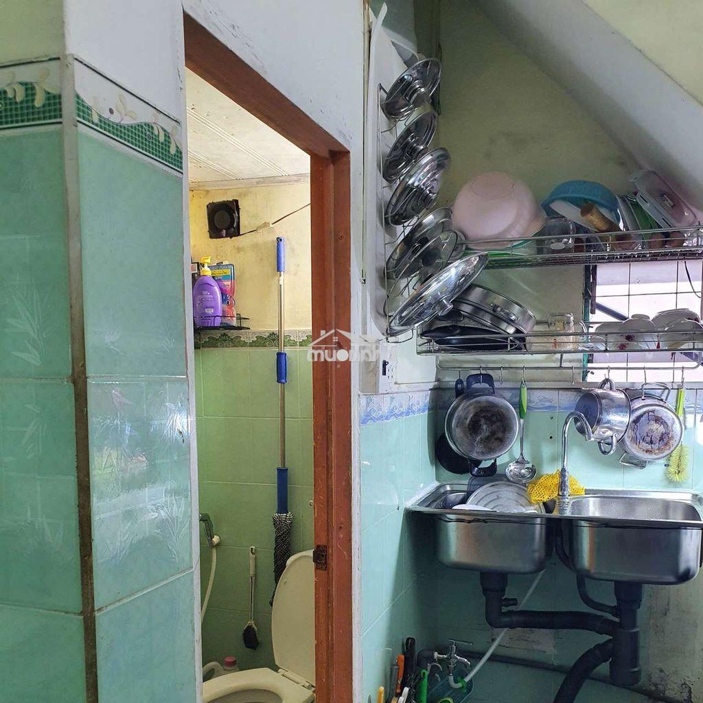 Nhà  giá tốt  sổ hồng riêng  . p 15 q. 8 - 4
