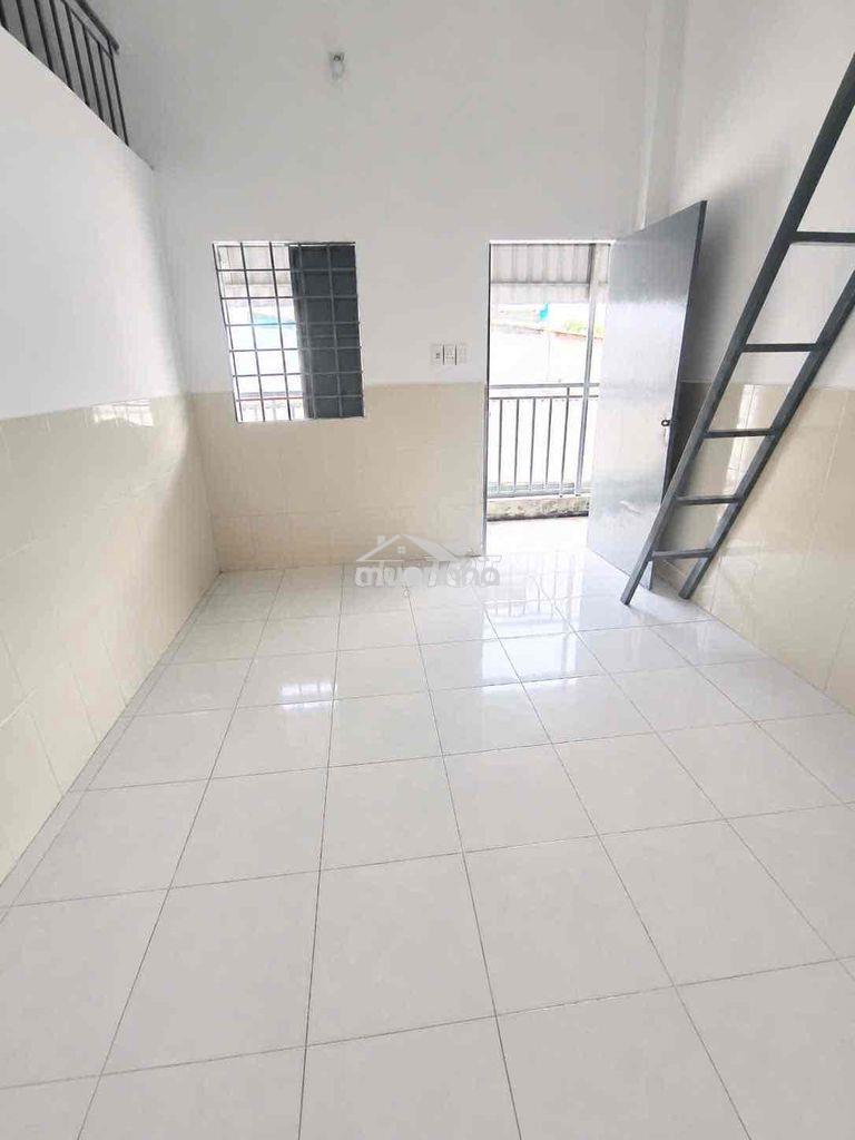 Phòng sẵn ở luôn. giờ giấc tự do không chung chủ