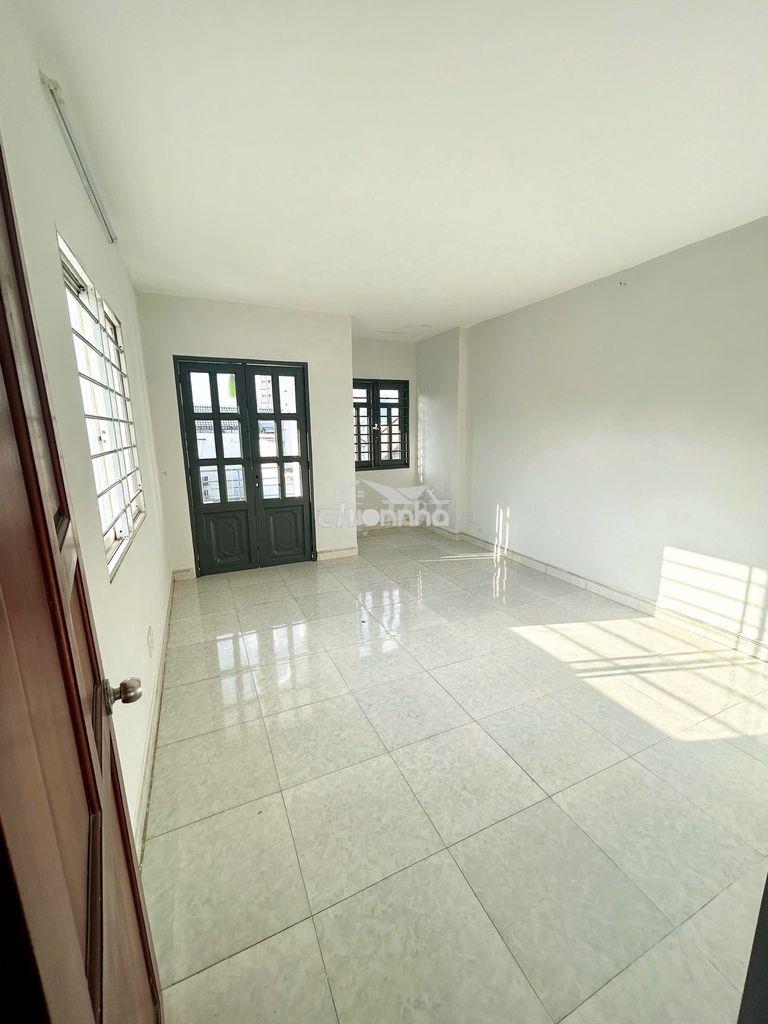 Cho thuê phòng 30m2 ban công, cửa sổ trời, gần kcx, pmh ở htp, q7 - 2