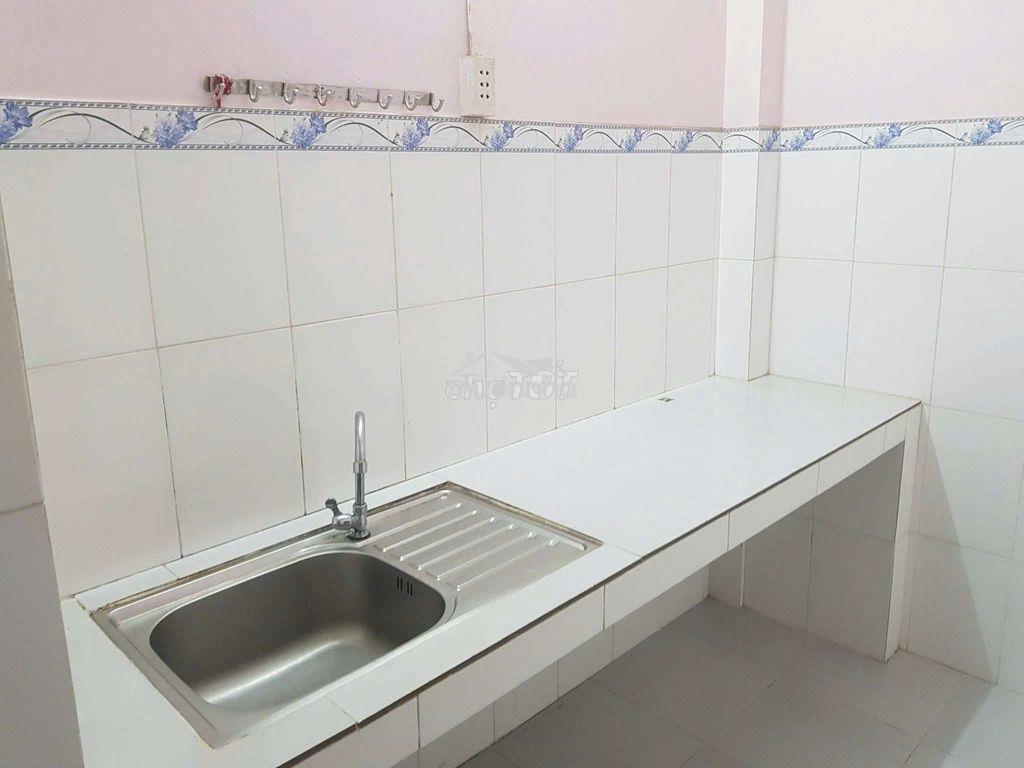 Nhà tx33 quận 12. điện tích
3x7m trệt lầu 2pn.1wc 
giá 3,5tr tháng - 2