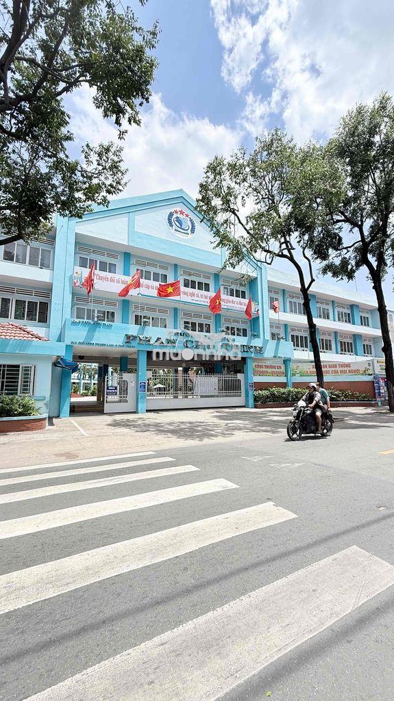 Cách 1 căn ra mặt tiền thạch lam gần th phan chu trinh
