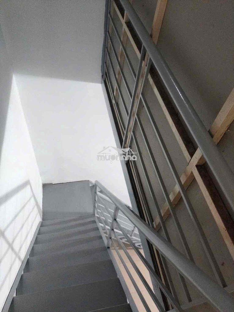 Cho thuê nhà hẻm dht 32. 4m x 16m. lửng. 1pn. giá 6 triệu - 3