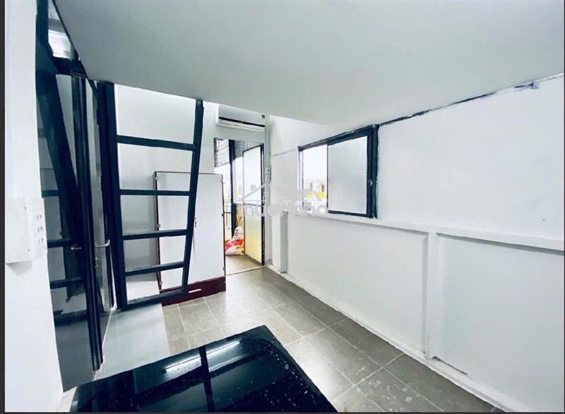 Trống sẵn duplex nội thất cơ bản gần trường umt - cát lái - quận 2