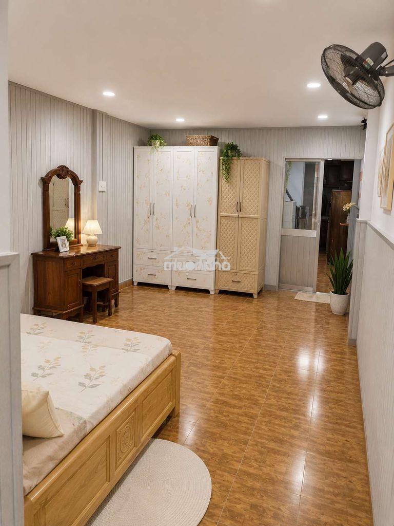 🏡 Nhà 2 tầng dt lớn ngay đh công thương - 4x18 - 5,x tỷ nhỏ tl - 3