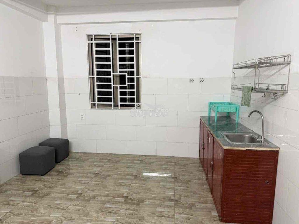 Nhà nguyên căn 1 trệt 1 lầu 2 phòng ngủ gần nhiều trường đại học lớn - 3