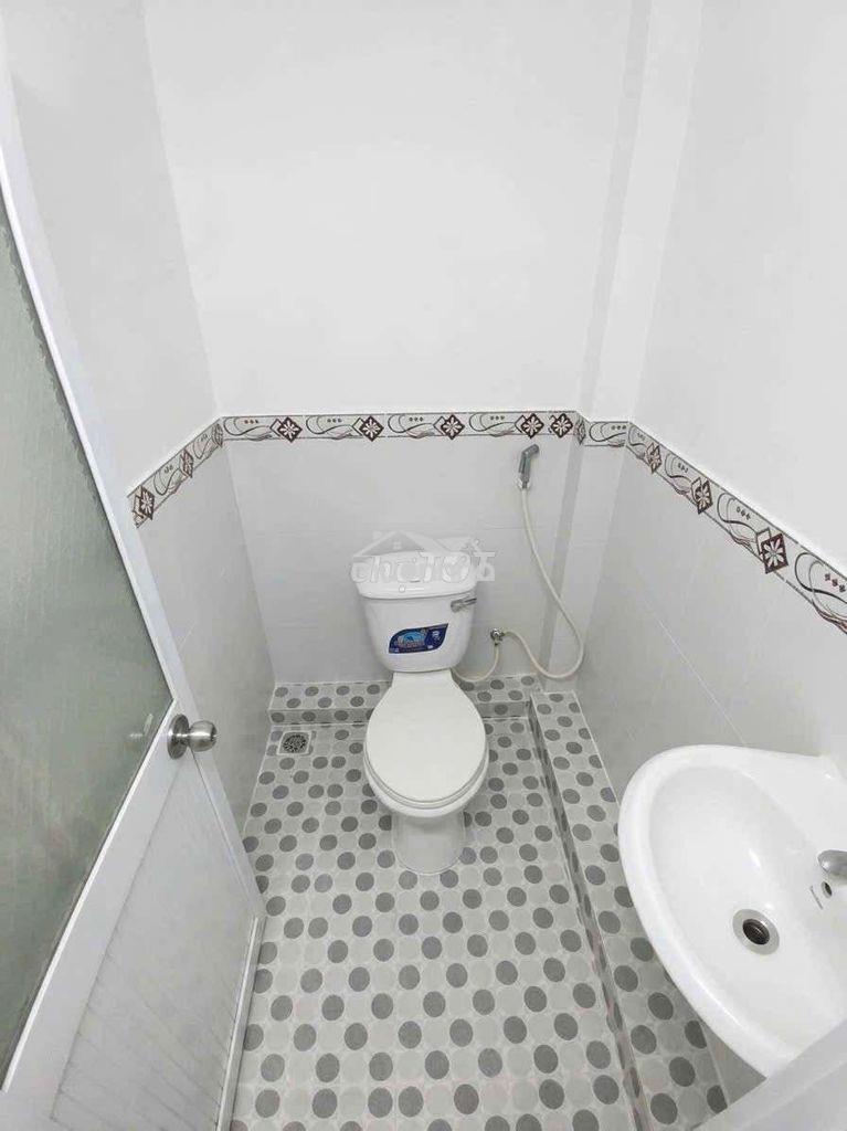 Phòng có gác cao không đụng đầu, gần sát đh tôn đức thắng, rmit 5 phút - 4