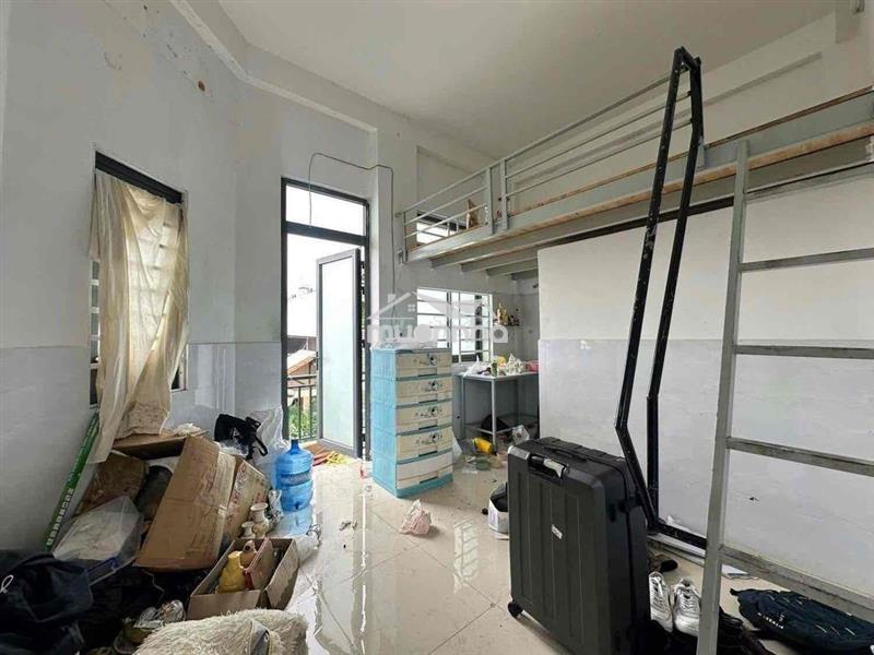Trống lại căn duplex ban công gần ngã tư bảy hiền