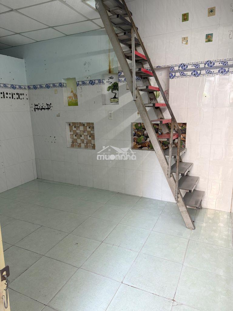Phòng trọ giá rẻ có gác lửng có cửa thoáng mát ngay cạnh cc prosper - 3