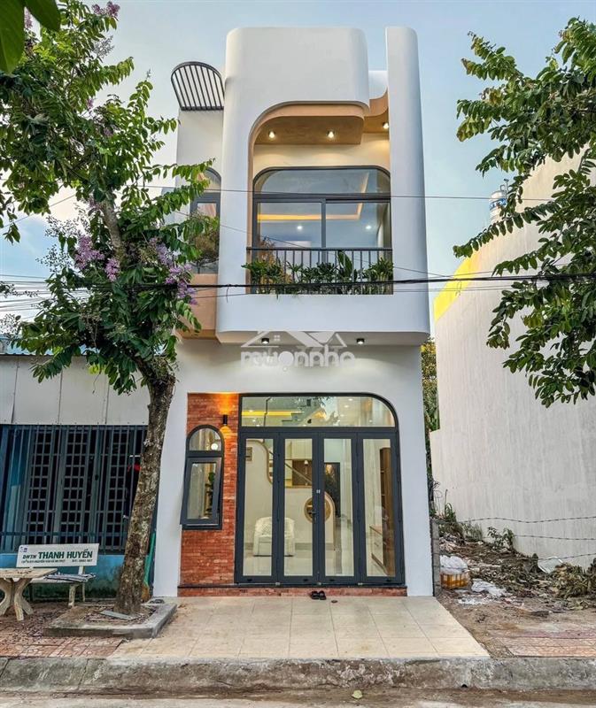 Nhà 1 trệt 1 lầu giá 1ty950 ngay vòng xoay tân hiệp