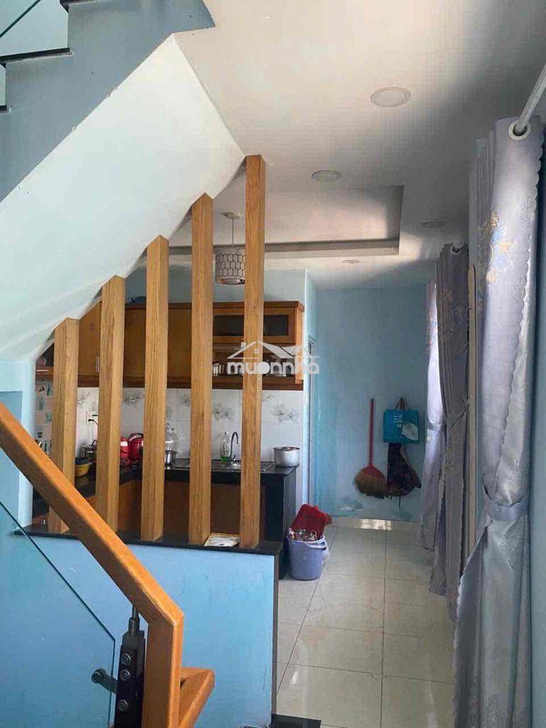 Nhà 3 tấm sân thượng 3 phòng 4wc giá 8tr/ tháng