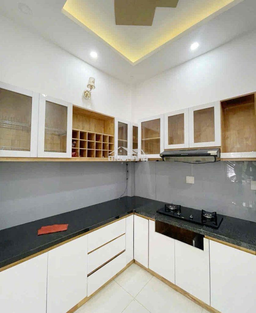 Nhà nguyên căn. 3pn.4wc. hình thật 100% - 2