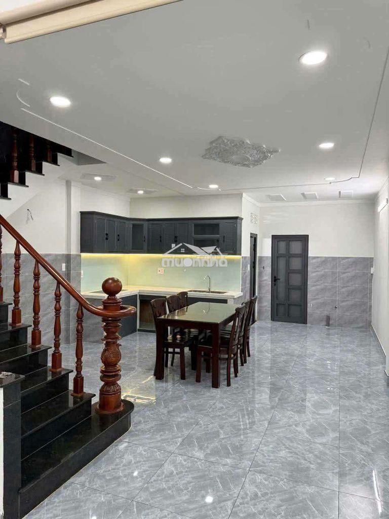 Cho thuê nhà 100m2 gần nguyễn an ninh có sân xe hơi, 3 máy lạnh.
