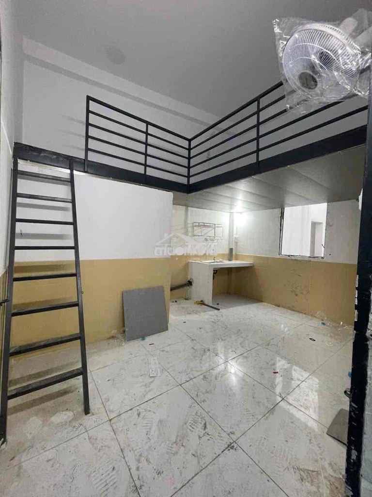 Phòng đang sửa mới gác cao đứng được gần đh công thương-aeon tp - 2