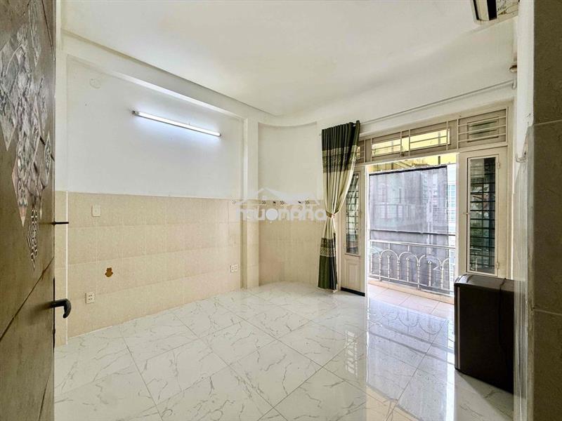 Cho thuê căn hộ bancol thang máy rộng 25m2 ngay vòng xoay lý thái tổ