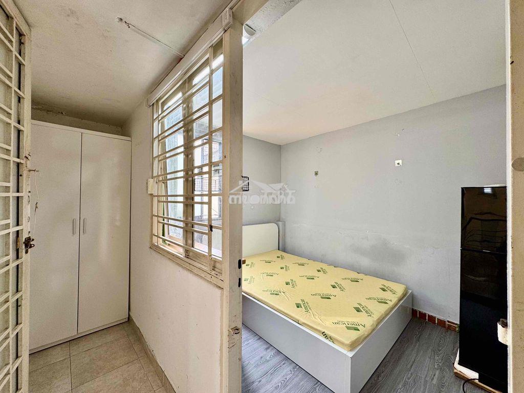 Giá rẻ!! cho thuê phòng ngăn bếp 20m2 cửa sổ quận 3 - 4
