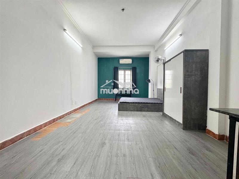 Q12 gần đh nguyễn tất thành,  máy lạnh, cửa sổ trời rộng 30m2