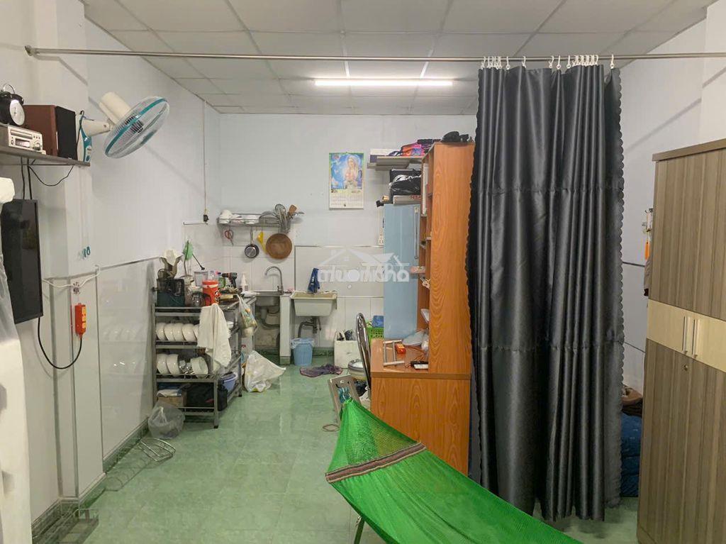 Nhà trọ 30m2 - hxh - cách mt đường d5 15m - sát đh ngoại thương 6tr - 4