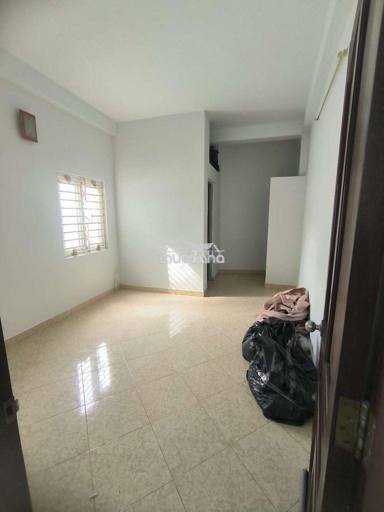 Cho thuê 40 m² ngay chợ tân mỹ giá tốt có máy lạnh