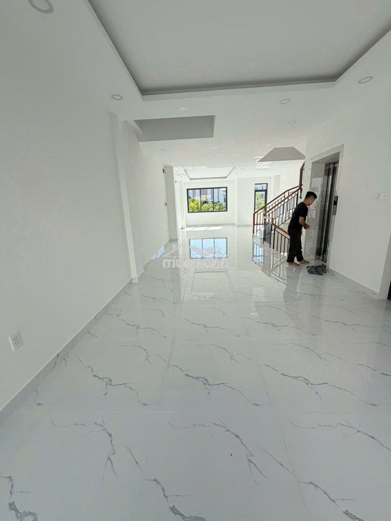 Mặt bằng tầng 1, thang máy, máy lạnh, 120m2, trống suốt tại long hậu - 3