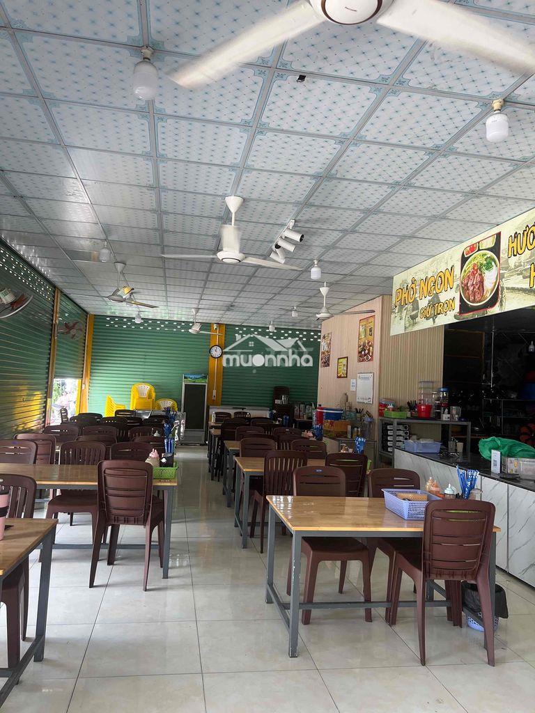 Cần sang quán phở vị trí 3 mặt tiền đường lớn. sát trường học c1, c2 - 3
